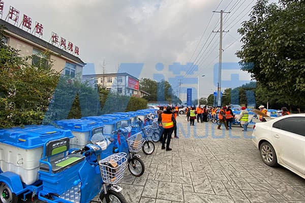 成都新民场街道，环卫三轮车